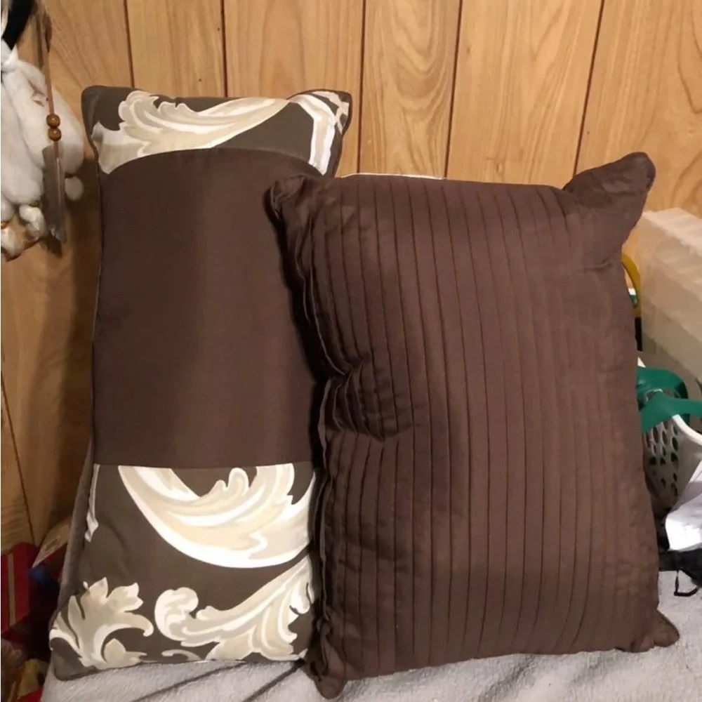 Elegant Brown and Cream Bedding Set